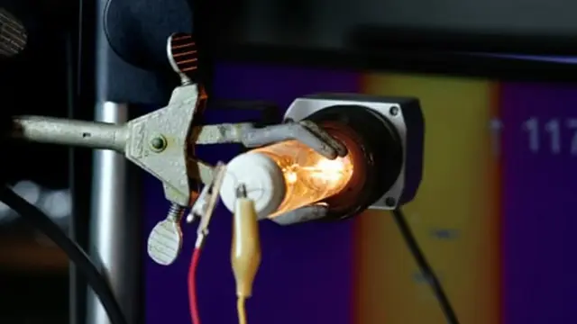 新型白炽灯发出亮度比之前强百倍的“扭曲光”(图1)